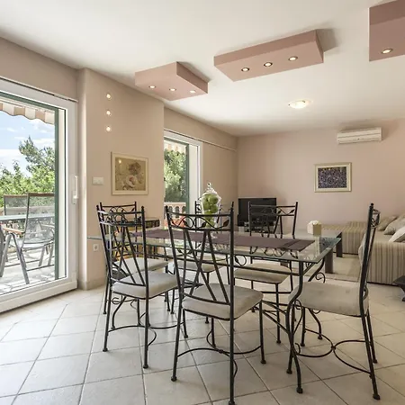 Seaside With A Swimming Pool Medici, Omis - 7461 Lejlighed Mimice